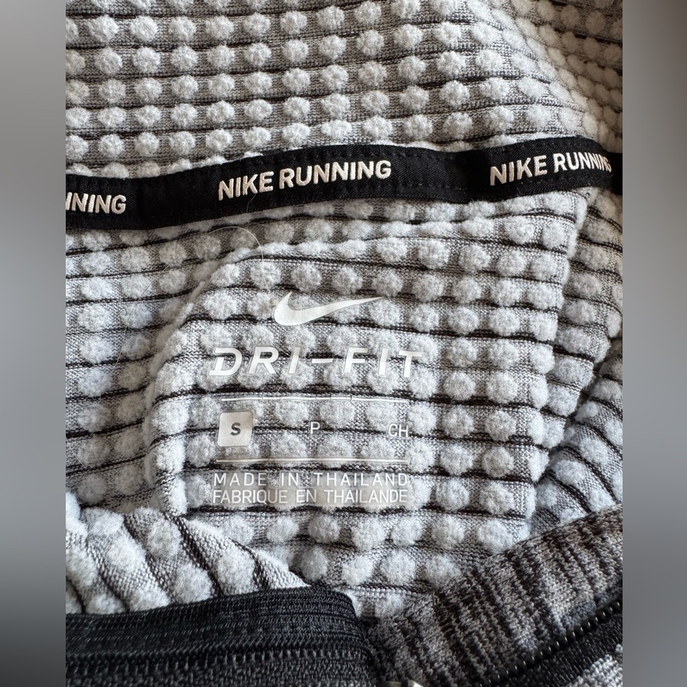 Heather Grey Nike Running dri-fit thermal outer layer - Picture 4 of 6
